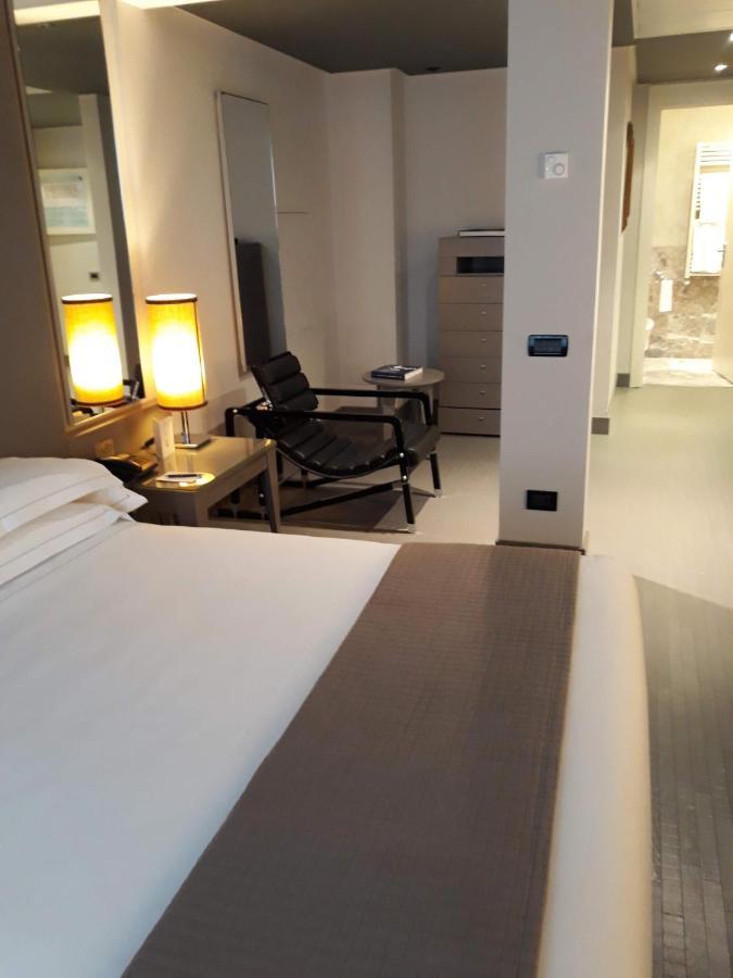 Grand Hotel De La Ville Parma Zewnętrze zdjęcie A room at the hotel