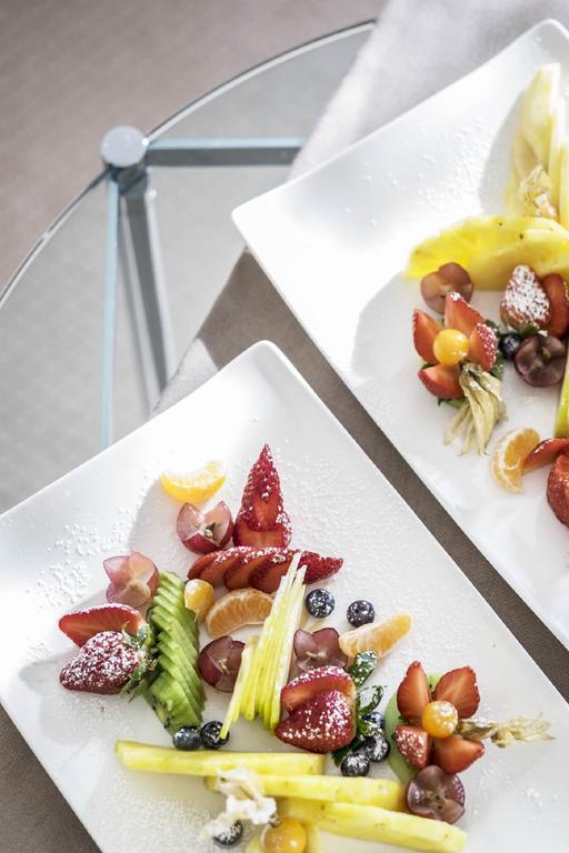 Grand Hotel De La Ville Parma Zewnętrze zdjęcie A fruit salad